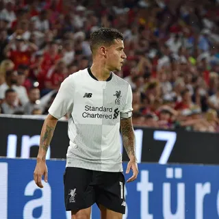 😐 Standard Chartered calcio, calcio, sport, Liverpool, giocatore, maglia whatsapp sticker
