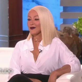 🌦 Christina Aguilera celebridad, cantante, rubia, retrato, mujer telegram sticker