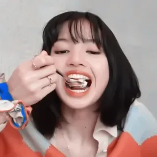 🍓 Lisa Lisa, Blackpink, manger, cuillère, femme, K-pop, Idole telegram sticker