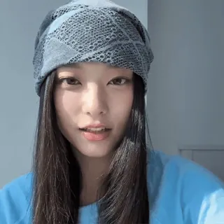 🎐 женщина, портрет, девушка, повязка на голову, в помещении telegram sticker
