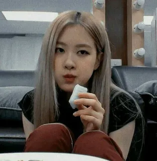 🥑 Rose K-pop, Rosa, Idol, Comendo, Comida telegram sticker