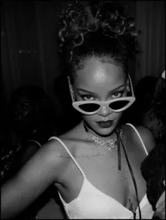 🔗 Rihanna Rihanna, cantora, celebridade, moda, retrato, óculos de sol telegram sticker