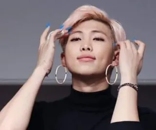 bts with acrylic nails || @MIDNIGHTVOICE telegram stickers
