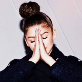 🙏 Zendaya zendaya, attrice, donna, celebrità, ritratto, preghiera telegram sticker