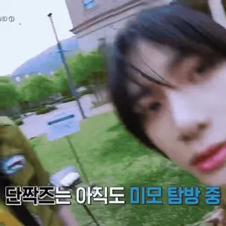 😘 단짝즈는 아직도 미모 탐방 중 telegram sticker