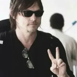 ✌️ Norman Reedus ator, símbolo da paz, óculos de sol, celebridade, homem telegram sticker