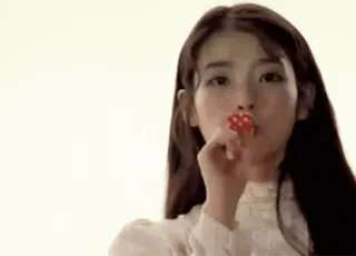 🥳 IU IU, cantora coreana, K-pop, Idol, Celebridade, Música whatsapp sticker