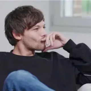 😑 Louis Tomlinson chanteur, One Direction, célébrité, portrait, homme telegram sticker