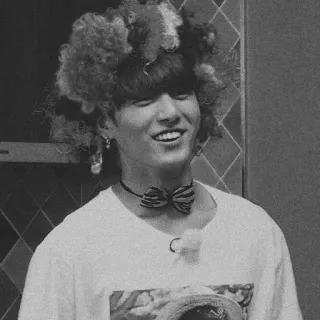 🕸 kpop, sourire, homme, portrait, noir et blanc, perruque afro whatsapp sticker