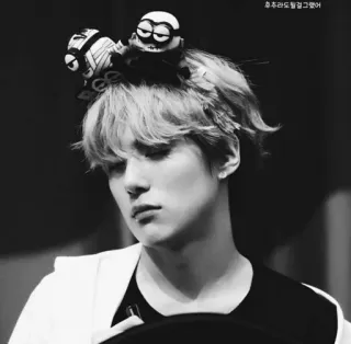 🌑 춤추라도 뭘 그렬 했어 人物, 男人, 小黄人, 角色, 单色, 男孩 telegram sticker