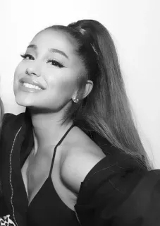 😁 Ariana Grande Ariana Grande, piosenkarka, gwiazda pop, celebrytka, czarno-białe telegram sticker
