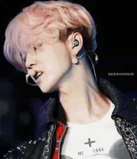 💦 DEERHANNIE kpop, muzyka, idol, portret, różowe włosy, piosenkarz, kolczyki telegram sticker