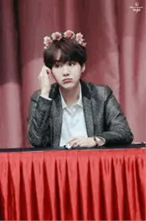 🤔 Suga Suga, Min Yoongi, K-pop, BTS, Idole, couronne de fleurs, homme, portrait telegram sticker
