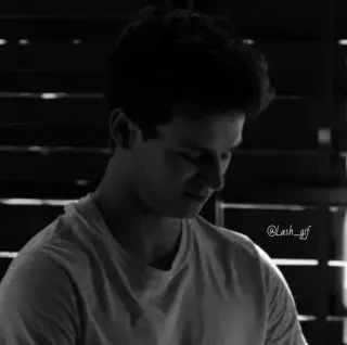 ▪️ @Lash_gif jongen, man, portret, zwart wit, t-shirt telegram sticker