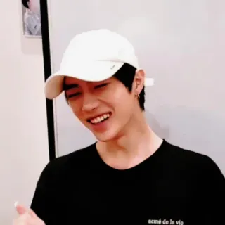 🐻 acmé de la vie acmé de la vie, K-pop, Mode, Pakaian, Senyum, Korea, Idola, Remaja whatsapp sticker