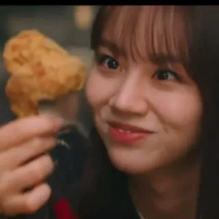 🤍 makanan, ayam goreng, wanita, makan, senang telegram sticker