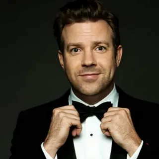 🙂 Jason Sudeikis актер, знаменитость, портрет, мужчина, смокинг, галстук-бабочка, Тед Лассо telegram sticker