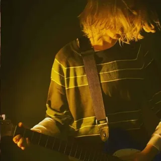 🎸 Kurt Cobain músico, guitarra, rock, cantor, apresentação telegram sticker