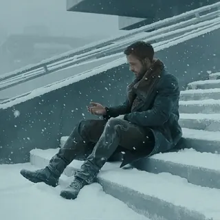 ❄️ Ryan Gosling Blade Runner 2049 Blade Runner, Ryan Gosling, Scena del film, Sci-fi, Film, Inverno, Neve whatsapp sticker