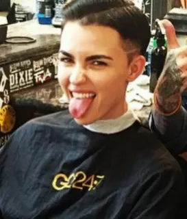 😝 Ruby Rose Ruby Rose, Actriz, Sacando la lengua, Corte de pelo whatsapp sticker