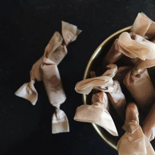 😃 doces, balas, balas embaladas, caramelo macio, guloseimas, papel kraft whatsapp sticker