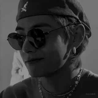 🛒 V V, BTS, K-pop, singer, celebrity, fashion, stylish telegram sticker