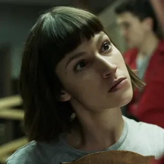 😤 Tokyo Money Heist femme, portrait, sérieux, casa de papel, tokyo, netflix, série tv telegram sticker
