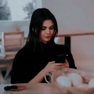 📞 mujer, teléfono, morena, retrato, interior, mesa telegram sticker