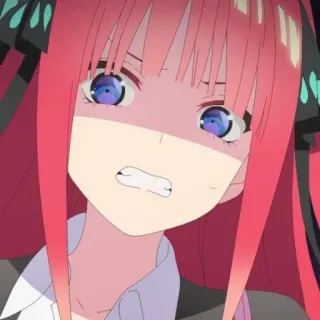 🦋 Nino Nakano The Quintessential Quintuplets Anime, Personaje, Nino Nakano, The Quintessential Quintuplets, enojado, pelo rosa telegram sticker