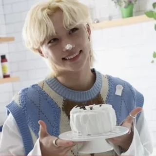 🎂 person, cake, portrait, food, dessert, baking, kitchen telegram sticker