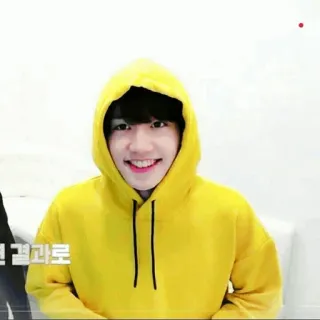 ☁ 결과로 người, áo hoodie vàng, mỉm cười, người Hàn Quốc, đàn ông telegram sticker