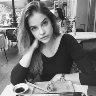 🌙 Barbara Palvin バーバラ・パルヴィン, モデル, ポートレート, 白黒, 女性, テーブル, レストラン telegram sticker
