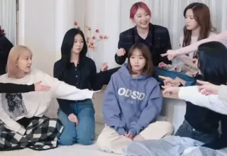 👉 ODSD kpop, groupe, portrait, femmes, intérieur, décontracté telegram sticker