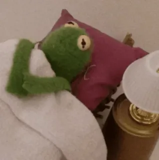 😴 Kermit the Frog カエル, 人形, マペット, 眠い, ベッド, ランプ telegram sticker