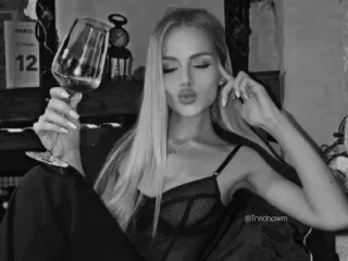 🗞 @tnrischawm woman, blonde, wine, glass, pose, black and white telegram sticker