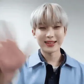 👋 orang, pria, asia, potret, tersenyum, melambai, korea telegram sticker