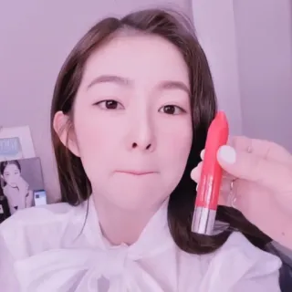 🌷 mujer, lápiz labial, belleza, maquillaje, cosméticos, retrato, selfie telegram sticker