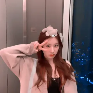 💠 女性, 平和, 自撮り, 屋内 whatsapp sticker