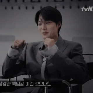 🎤 담감과 책임감 이런 것보다도 whatsapp sticker