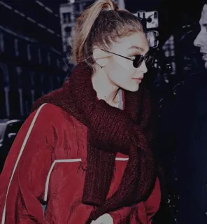 🐚 Gigi Hadid célébrité, mannequin, Gigi Hadid, portrait, femme, lunettes de soleil, mode telegram sticker