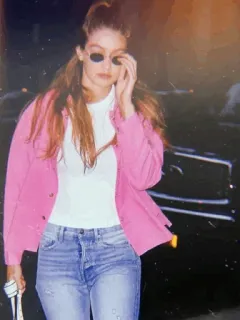 🐚 Gigi Hadid Mannequin, Célébrité, Street Style, Mode, Lunettes de soleil telegram sticker