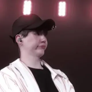 🧁 mężczyzna, czarny kapelusz, kpop, osoba, muzyka, piosenkarz telegram sticker