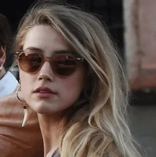😎 Amber Heard attrice, occhiali da sole, bionda, donna telegram sticker