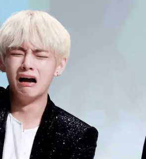 😭 piangere, arrabbiato, triste, espressione facciale, capelli biondi, kpop, uomo telegram sticker