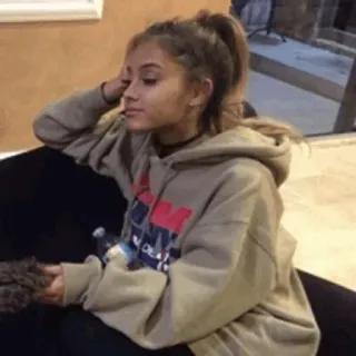 🌃 Ariana Grande คนดัง, คน, นักร้อง, ผู้หญิง, เสื้อฮู้ด telegram sticker