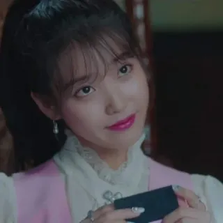 😏 IU actrice coréenne, IU, K-Pop, célébrité, chanteuse, asiatique whatsapp sticker