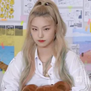 😤 Yeji K-pop, Idol, Ragazza, Donna, Bionda, Bella, Carina, ITZY telegram sticker