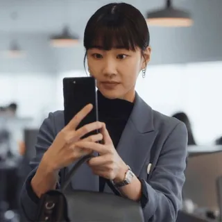 😬 女性, 商务着装, 自拍, 室内, 办公室, 智能手机 telegram sticker
