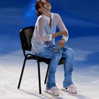 🙄 피겨 스케이팅, 아이스 스케이팅, 여자, 청바지, 얼음, 의자 telegram sticker
