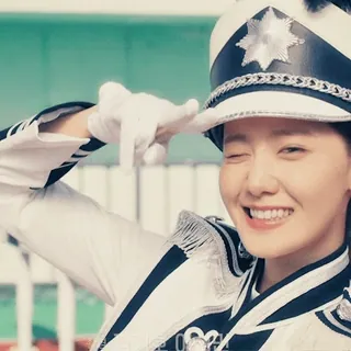 😉 band, banda musicale, donna, uniforme, sorridente, che fa l'occhiolino whatsapp sticker